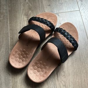Vionic Jeanne slide sandal